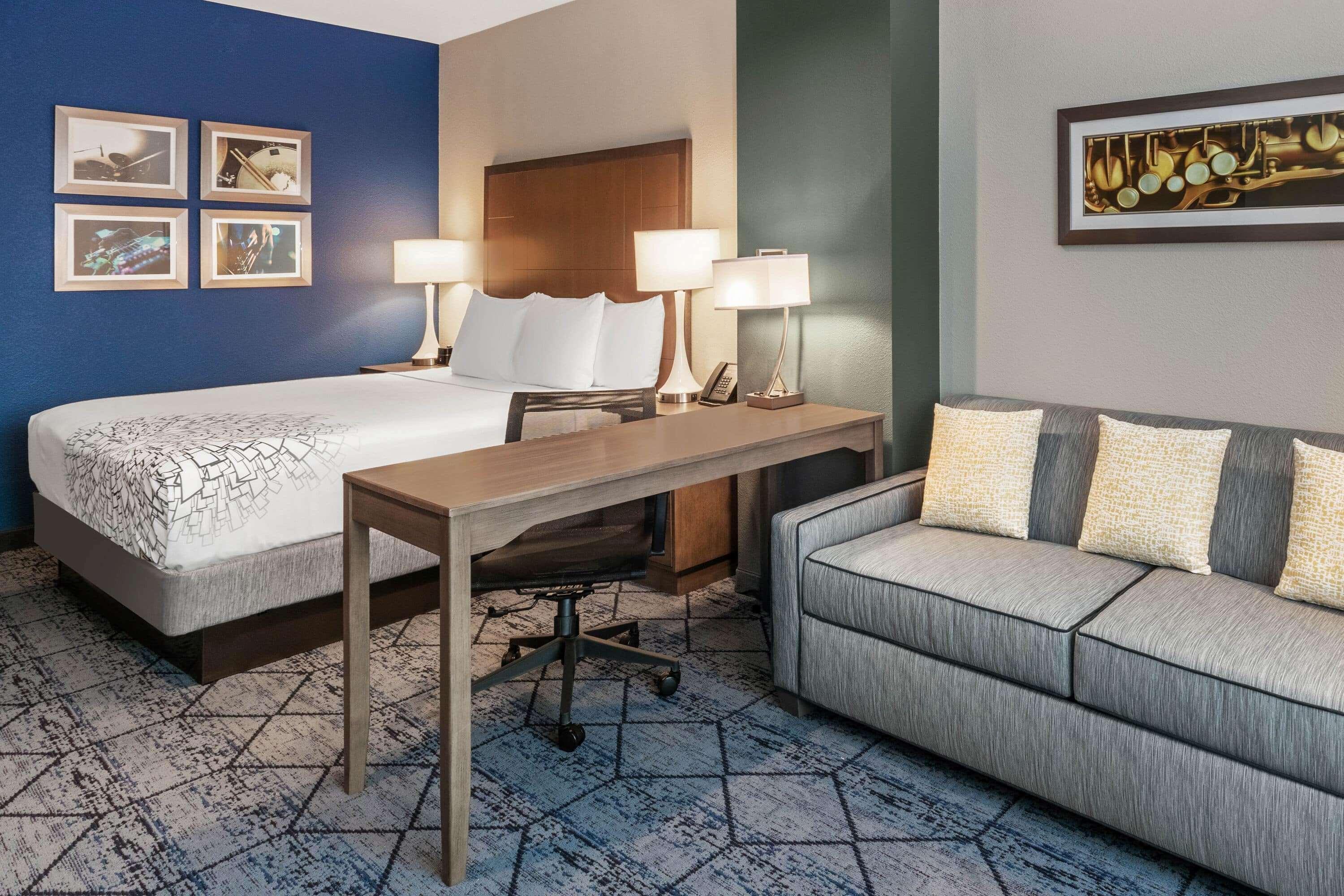 Hotel La Quinta & By Wyndham Kansas Beacon Hill Kansas City